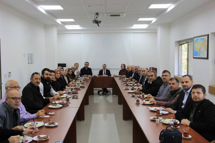 Profesör ve Doçent Öğretim Üyelerimizle Kahvaltılı İstişare Programı Gerçekleştirildi