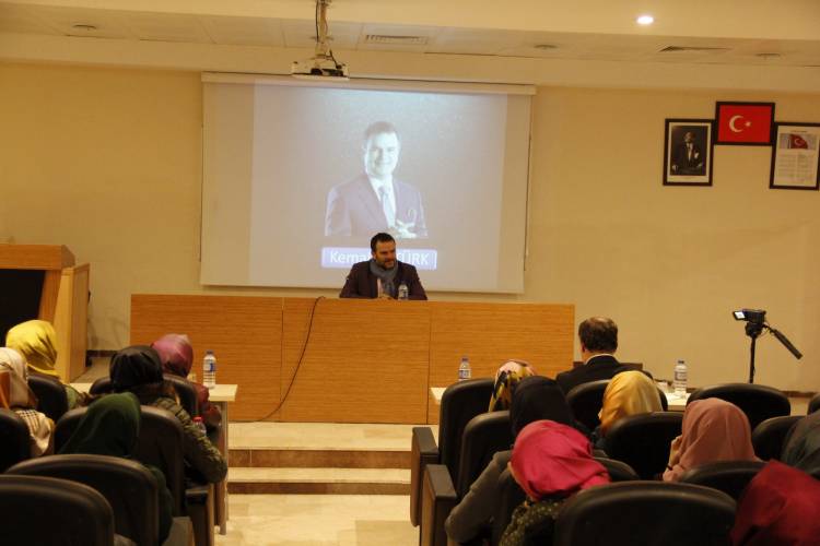 İslam Dünyasında Özeleştiri İhtiyacı Konulu Konferans Düzenlendi.