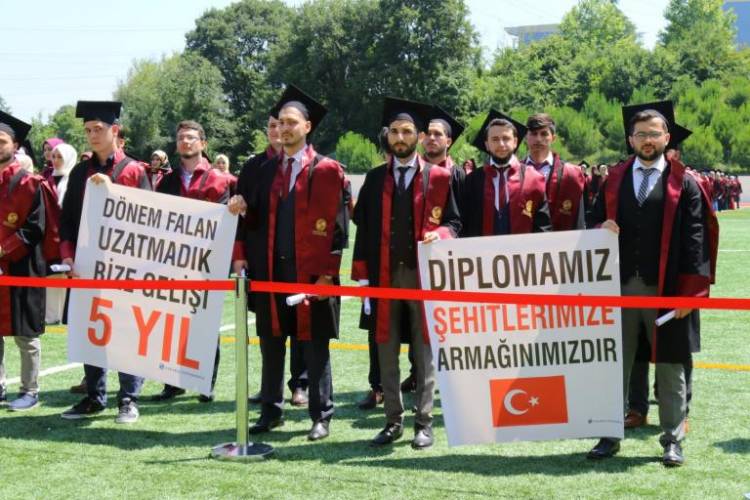 Mezuniyet Törenleri Yapıldı